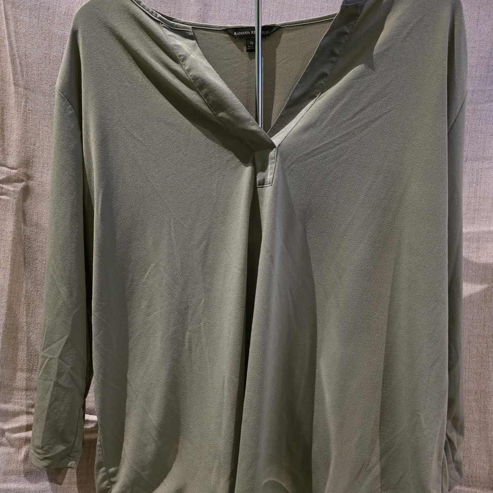 💚Banana Republic Sage Top💚